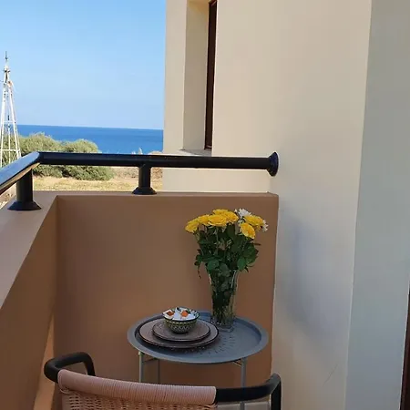 בית נופש Dafni Seaview 13